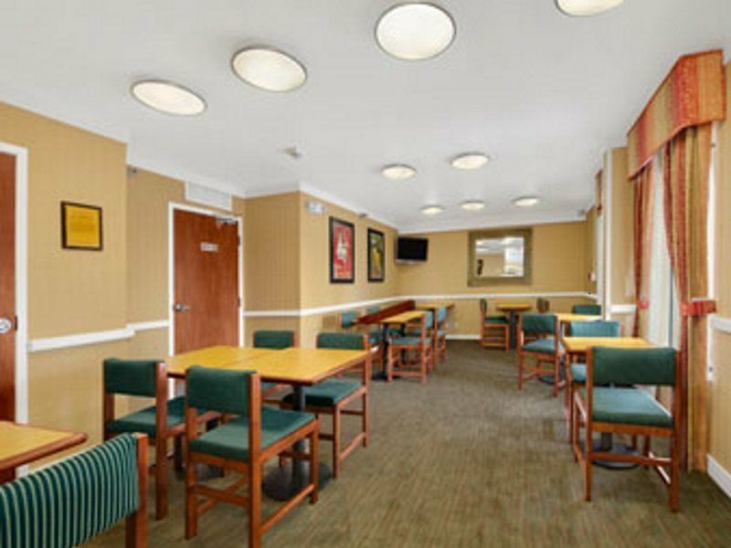 Baymont By Wyndham Gainesville I-75 Extérieur photo
